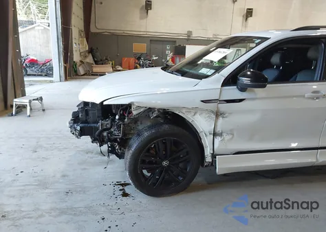 2022 Volkswagen Tiguan 2.0T Se R-Line Black из США, поврежденный, VIN 3VV8B7AX1NM032107